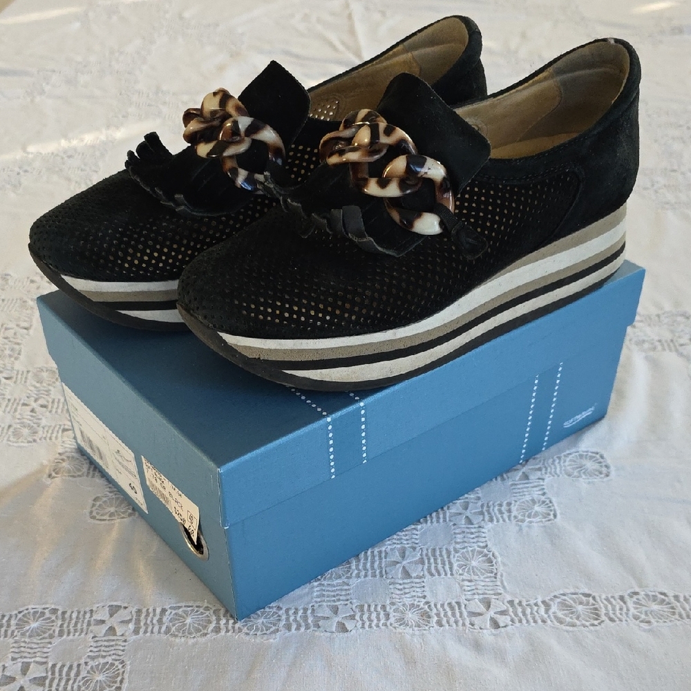 Softwaves Suede Women's Platform Sneakers. Preloved.
